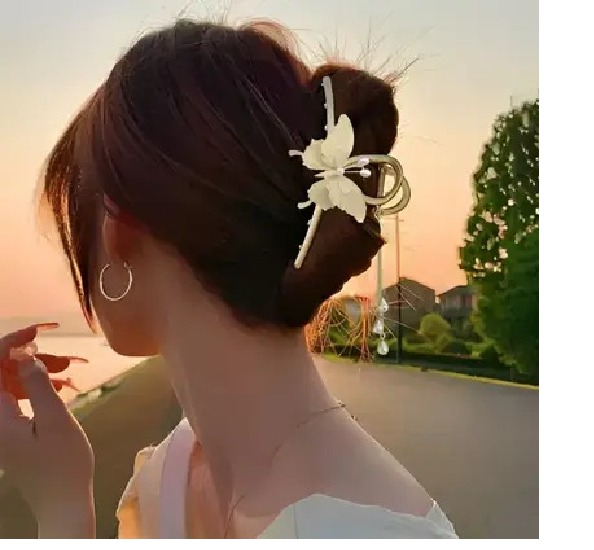 Freebies Gold Butterfly Hair Clutcher with Pearl Chains – Elegant Hair Clip for Women & Girls | Party & Bridal Hair Accessory Pack of 1